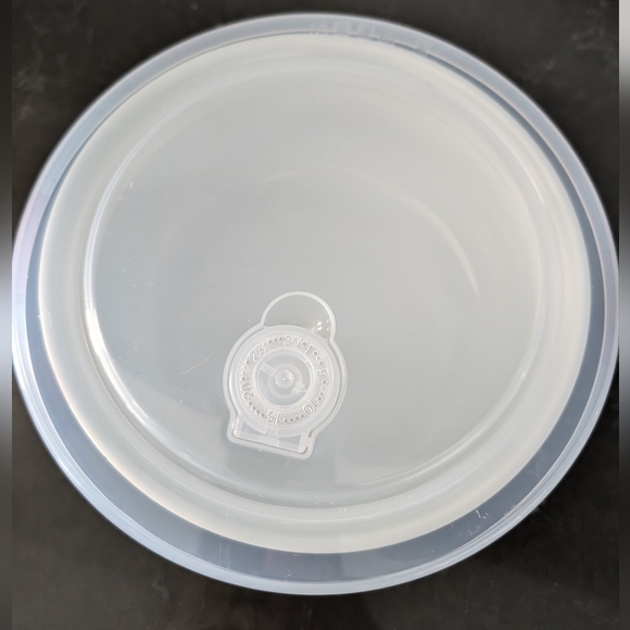 NEW Hello Kitty Bowl with Lid - Picture 4 of 5